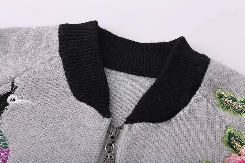 【茱莉歐美#JILLSTREET】孔雀梅花刺繡針織外套-F(黑/白)